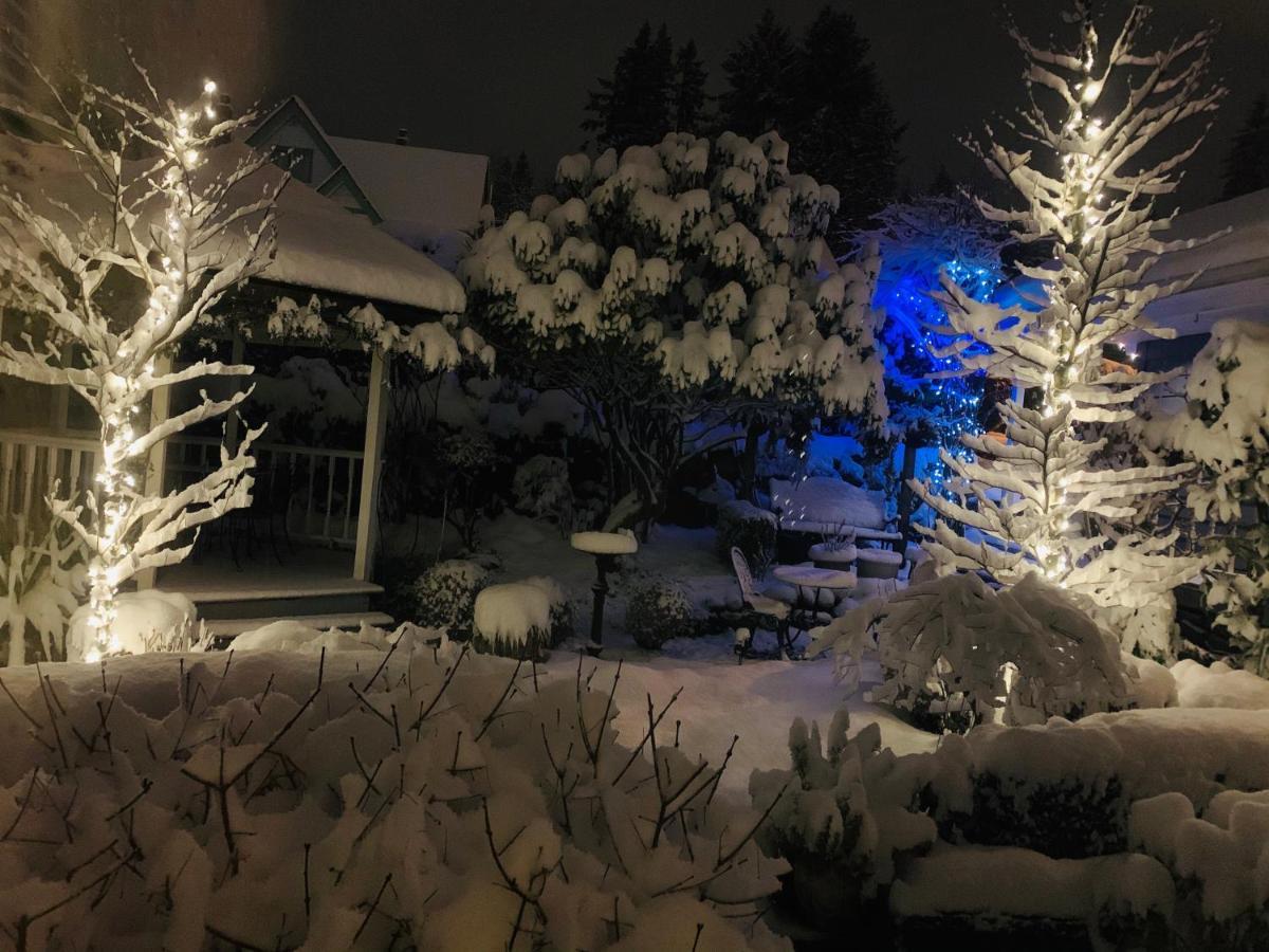 Crystal'S View Bed & Breakfast North Vancouver Exterior foto